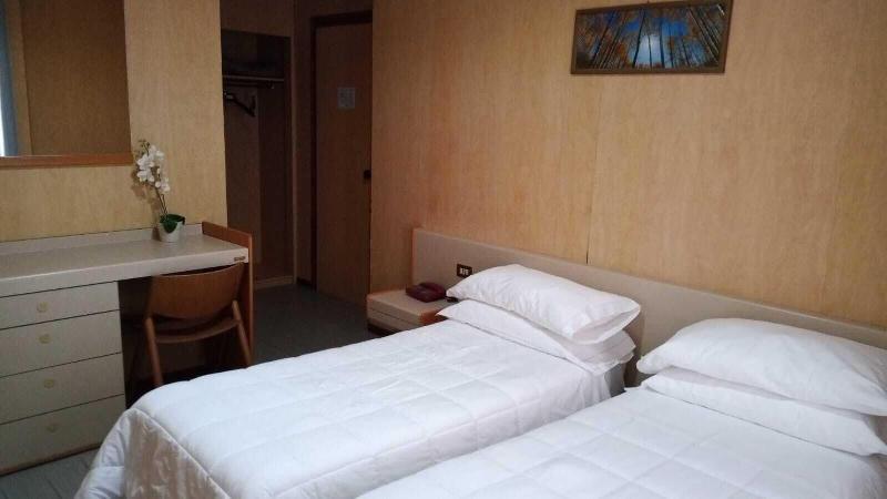 Hotel Socrate ラヴェーナ・ポンテ・トレーザ エクステリア 写真