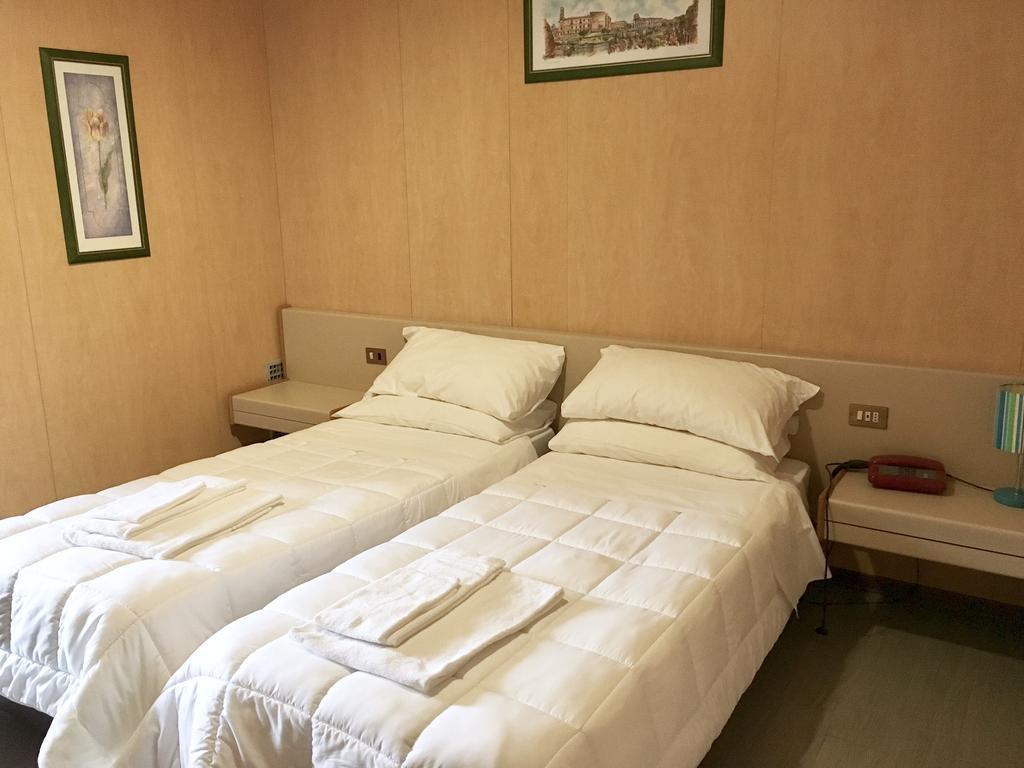 Hotel Socrate ラヴェーナ・ポンテ・トレーザ エクステリア 写真