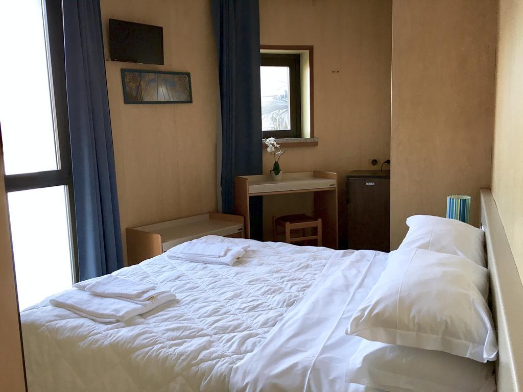 Hotel Socrate ラヴェーナ・ポンテ・トレーザ エクステリア 写真