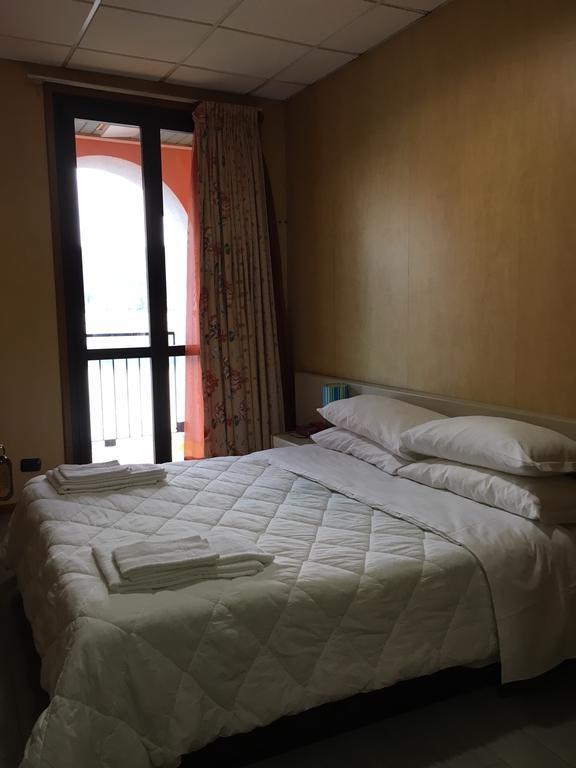 Hotel Socrate ラヴェーナ・ポンテ・トレーザ エクステリア 写真
