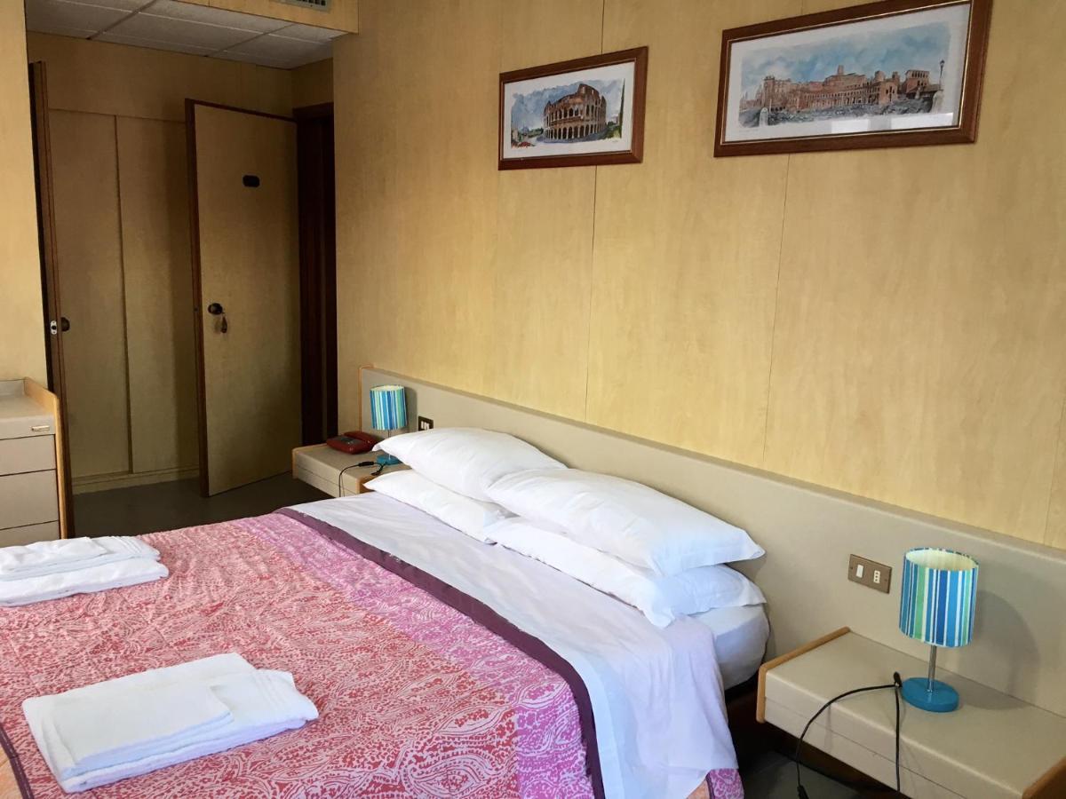 Hotel Socrate ラヴェーナ・ポンテ・トレーザ エクステリア 写真